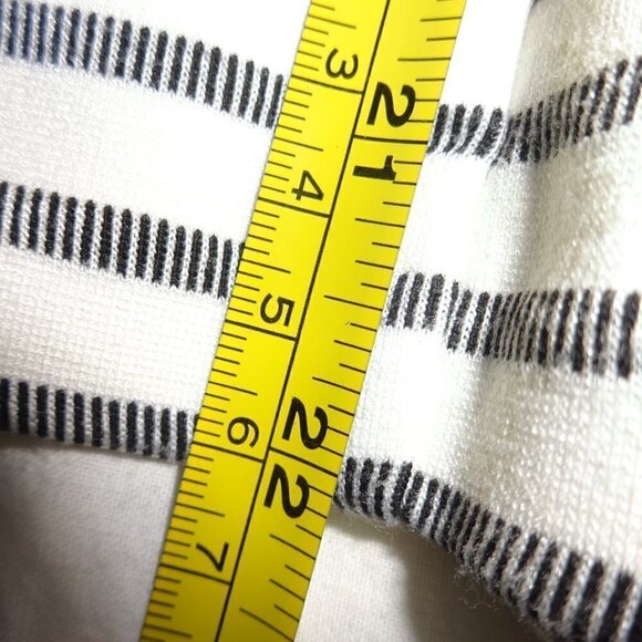 Tahari  white with black stripes knit jacket/ blazer size M, two front pockets - Picture 9 of 9